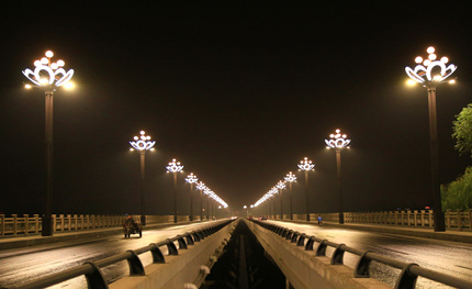 “龍圖騰”綻放洛陽(yáng)龍門石窟華夏文化之“光”